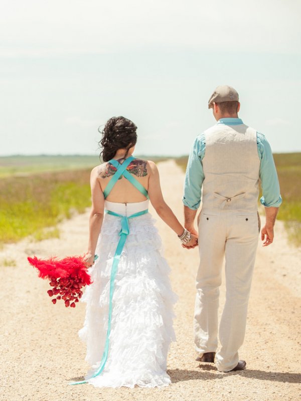 Love, Rainbows and Glitter: Nancy & Dylan in Manitoba, Canada