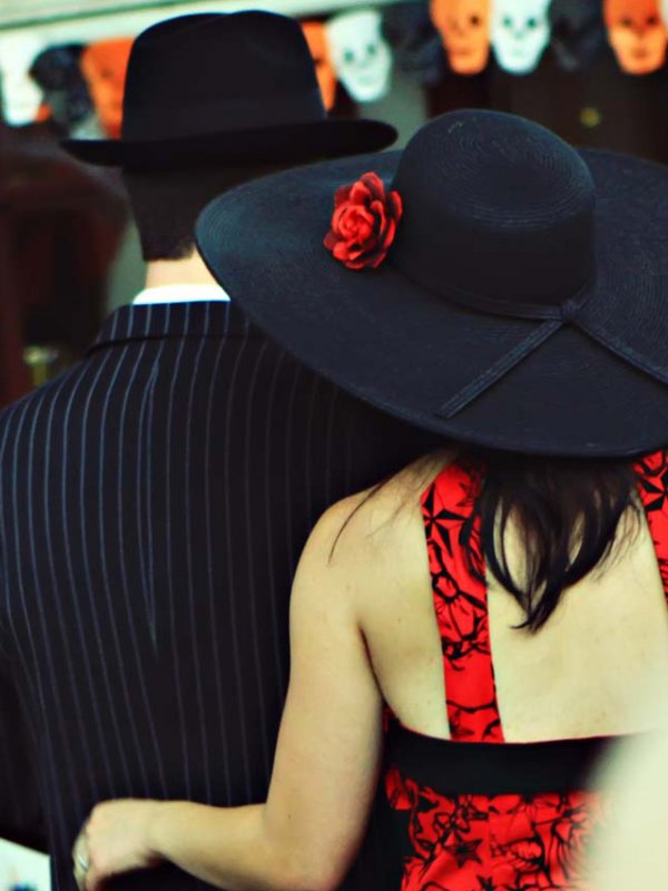 Vintage Halloween Wedding: Lyndsay & Michael Vintage Halloween Wedding: Lyndsay & Michael