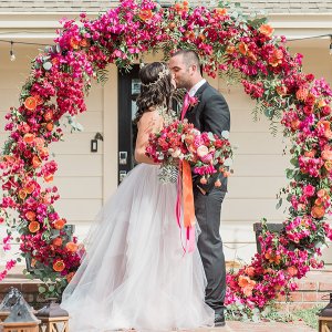 50 Ideas For Your Bridal Bouquet Bridalguide Beyond Centerpieces 25 Creative Ways To Use Flowers In Your Wedding
