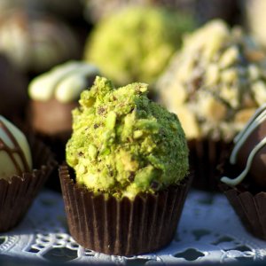 25 edible wedding favors your guests won t leave behind bridalguide
