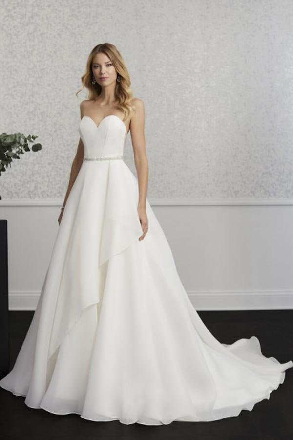 Adrianna Papell Platinum, Style 31112 | BridalGuide